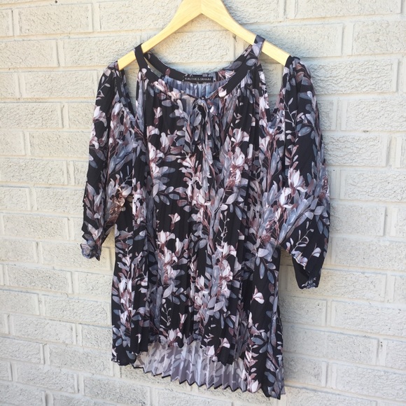 Harlowe & Graham Floral Print Cold Shoulder Top - Picture 2 of 8
